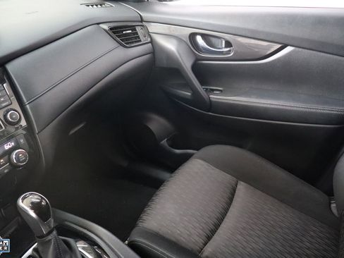 Used 2020 Nissan Rogue SV w/ Premium Package image 23