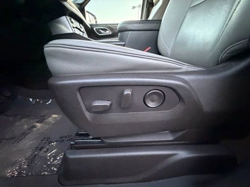 Used 2023 GMC Yukon XL SLT image 16