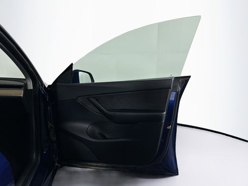 Used 2021 Tesla Model Y Long Range image 32