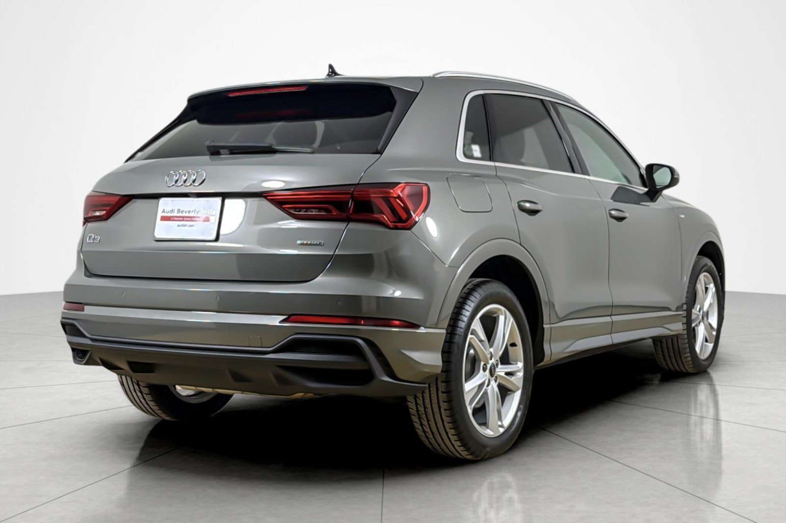 Used 2023 Audi Q3 2.0T Premium w/ Convenience Package AWD/4WD image 5