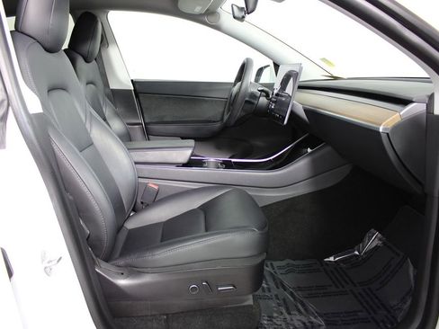 Used 2021 Tesla Model Y Long Range image 10