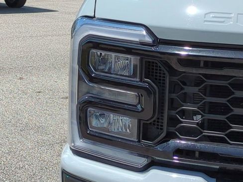 Used 2025 Ford F350 Lariat w/ Lariat Ultimate Package AWD/4WD image 10