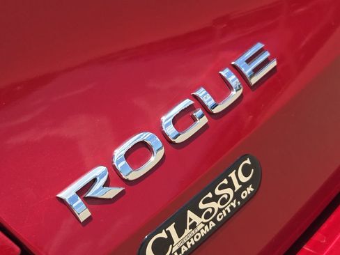 Used 2017 Nissan Rogue SV FWD image 32
