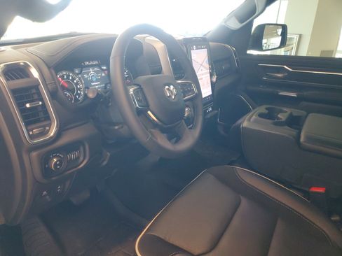 Used 2025 RAM 1500 Laramie AWD/4WD image 18
