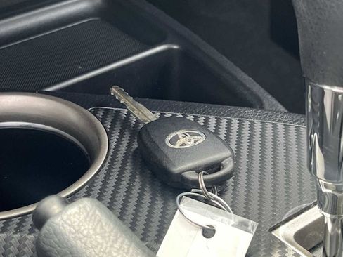 Used 2015 Toyota RAV4 XLE AWD/4WD image 45