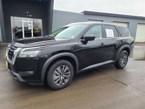 Used 2023 Nissan Pathfinder S image 2