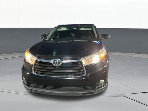 Used 2016 Toyota Highlander XLE image 2