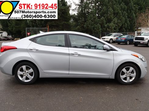 Used 2013 Hyundai Elantra GLS w/ Preferred Pkg image 9
