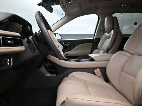 Used 2023 Lincoln Aviator Reserve w/ Equipment Group 201A image 13
