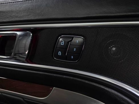 Used 2017 Ford Explorer Platinum image 33