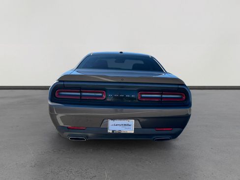 Used 2018 Dodge Challenger SXT image 4