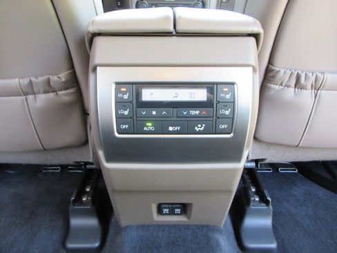 Used 2022 Lexus GX 460 Luxury w/ Off Road Package AWD/4WD image 23