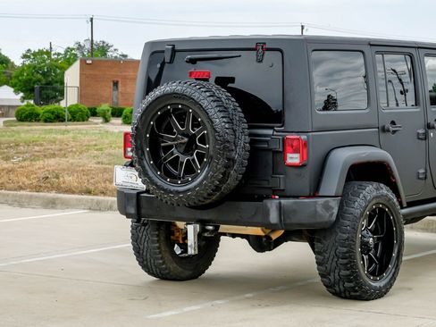 Used 2015 Jeep Wrangler Unlimited Sahara w/ Max Tow Package AWD/4WD image 10