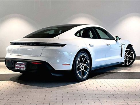 Used 2025 Porsche Taycan image 10