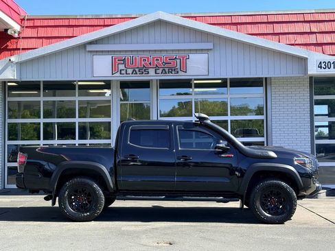 Used 2019 Toyota Tacoma TRD Pro image 2