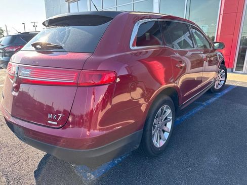 Used 2013 Lincoln MKT FWD image 4