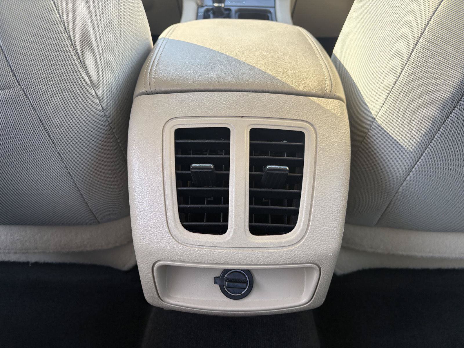 Used 2018 Ford Taurus SE FWD image 19