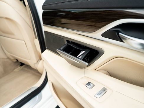 Used 2018 BMW 740i RWD image 44