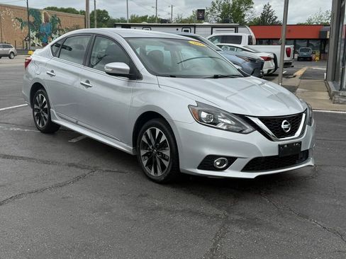 Used 2019 Nissan Sentra SR w/ Exterior Package FWD image 2