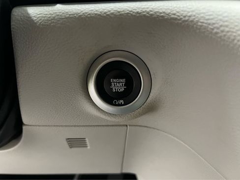 Used 2022 Chrysler Pacifica Touring-L image 29