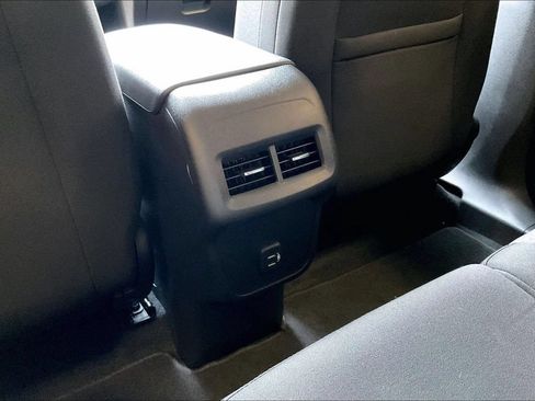 Used 2023 Chevrolet Equinox LT FWD image 34