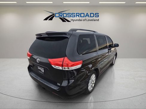 Used 2014 Toyota Sienna XLE image 5