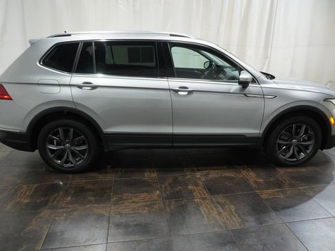 Used 2023 Volkswagen Tiguan SE image 3
