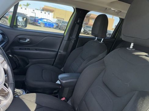 Used 2017 Jeep Renegade Altitude image 9