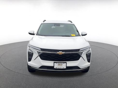 Used 2025 Chevrolet Trax LT image 3