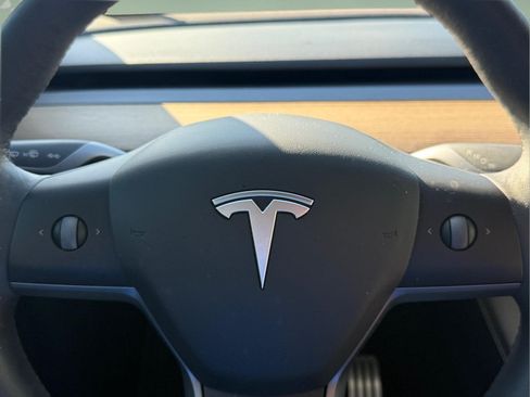 Used 2022 Tesla Model Y Performance AWD/4WD image 18