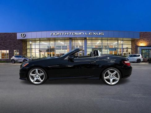 Used 2016 Mercedes-Benz SLK 300 image 16
