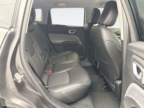Used 2022 Jeep Compass Latitude w/ Convenience Group AWD/4WD image 17