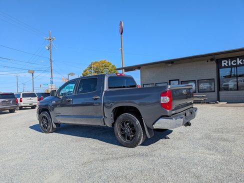 Used 2017 Toyota Tundra SR5 w/ SR5 Upgrade Package image 9