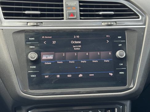 Used 2018 Volkswagen Tiguan SEL Premium w/ 3rd Row Seat Package image 17