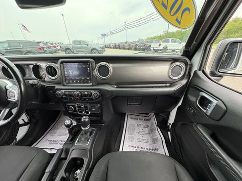 Used 2021 Jeep Wrangler Unlimited Sahara AWD/4WD image 23