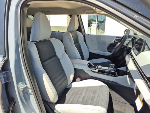 New 2026 Mitsubishi Outlander SE image 63