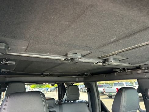 Used 2024 Ford Bronco Black Diamond w/ Sasquatch Package AWD/4WD image 27