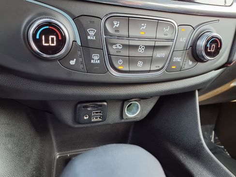 Used 2023 Chevrolet Traverse RS AWD/4WD image 7