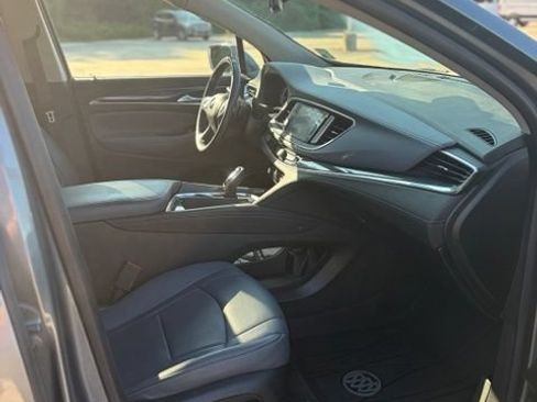 Used 2020 Buick Enclave Essence w/ Sound and Sites Package FWD image 15