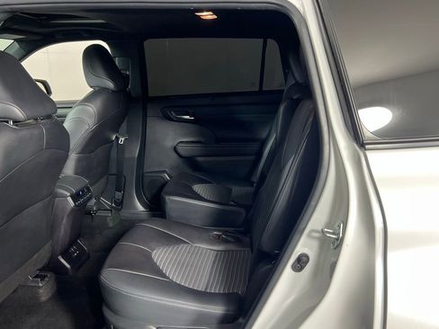 Used 2024 Toyota Highlander XSE image 24