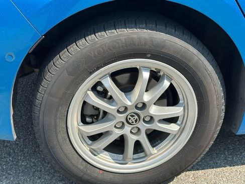 Used 2021 Toyota Prius LE AWD/4WD image 15