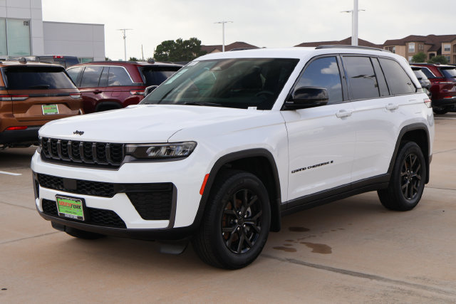 New 2026 Jeep Grand Cherokee Altitude RWD image 3