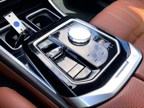 Certified 2023 BMW 760i xDrive w/ Luxury Rear Seating Package image 17