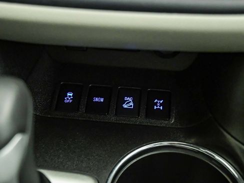 Used 2017 Toyota Highlander XLE w/ Preferred Accessory Package AWD/4WD image 25
