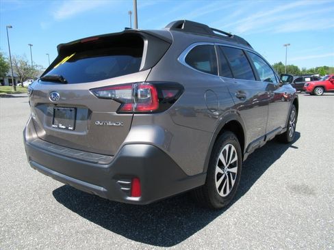 Used 2021 Subaru Outback Premium AWD/4WD image 7