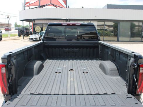 Used 2025 GMC Sierra 3500 SLT w/ SLT Convenience Package AWD/4WD image 9