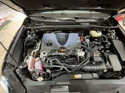 Used 2025 Toyota Camry SE image 7