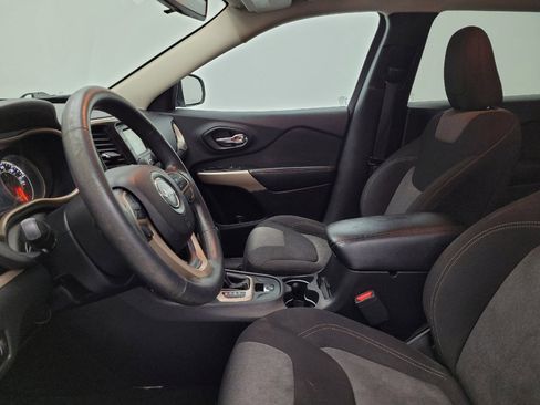Used 2018 Jeep Cherokee Latitude FWD image 17
