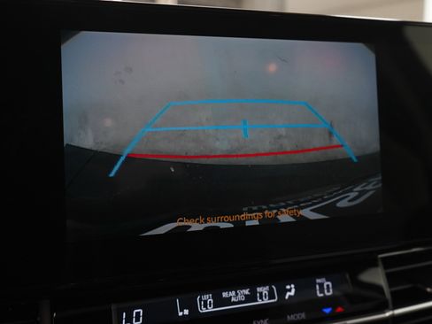 Used 2025 Toyota Sienna XSE FWD image 30