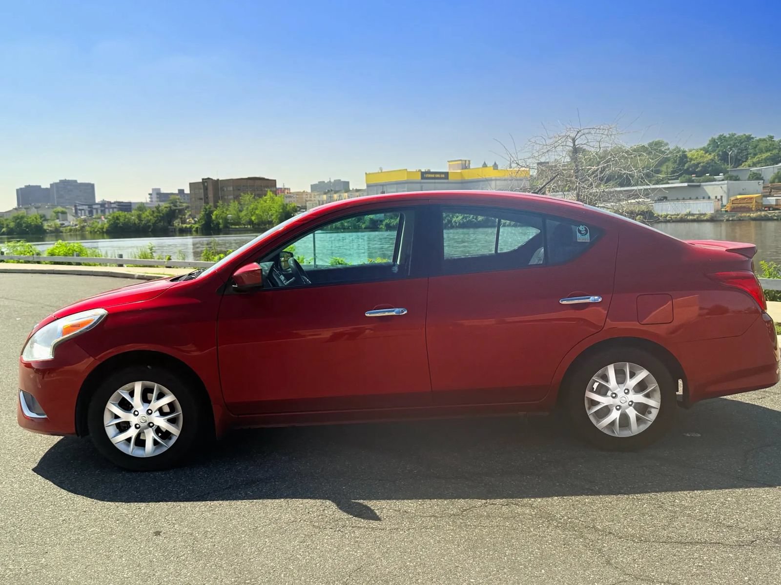 Used 2015 Nissan Versa SV w/ SV Appearance Package FWD image 4